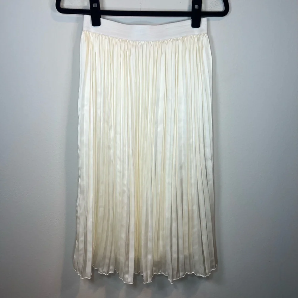 CUPCAKES & CASHMERE Pleated Satin Midi Skirt ivory Pull On Lined Bridal Sz Small